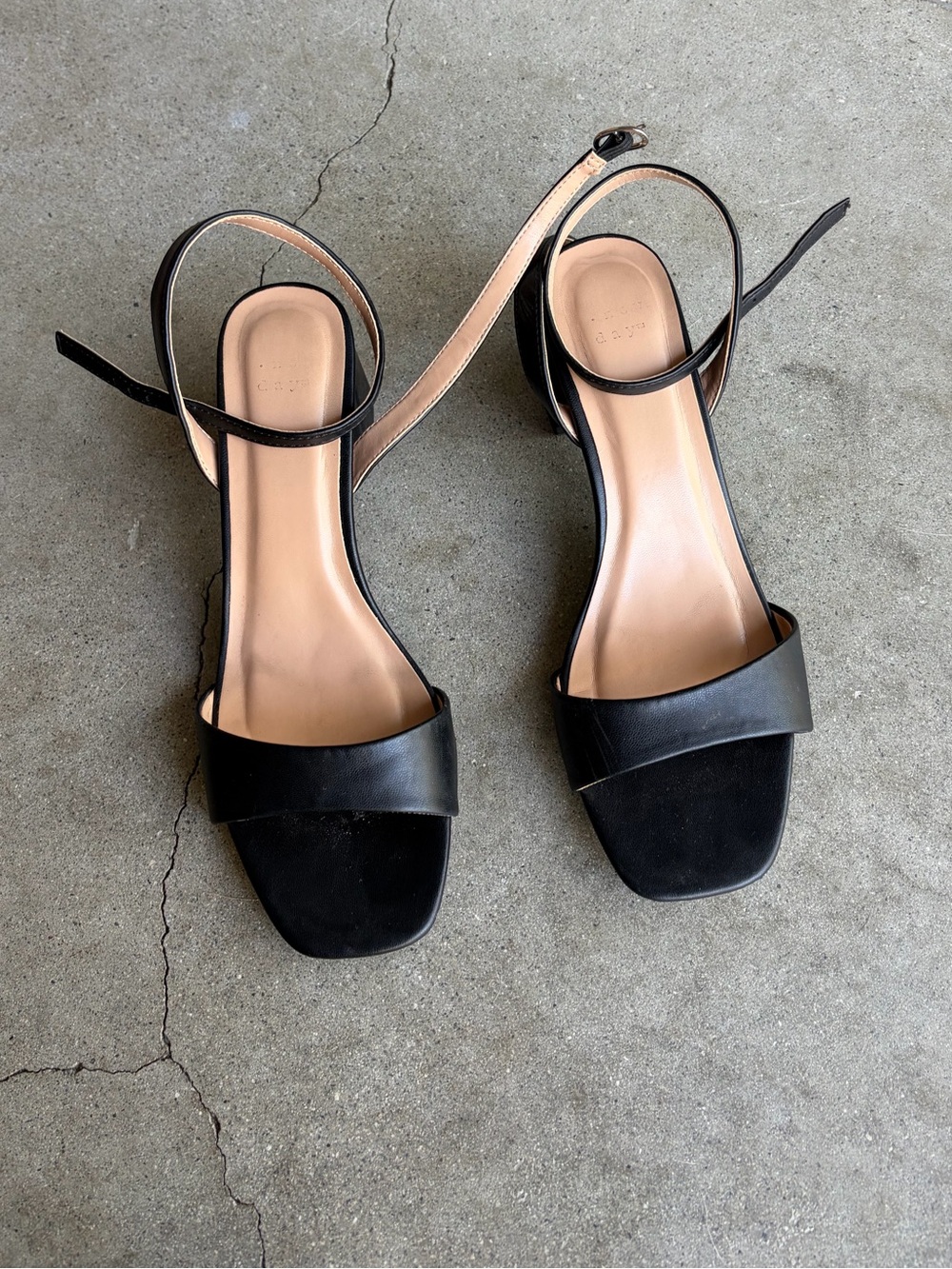BLACK HIGH HEELS